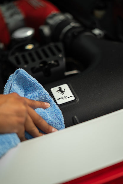 Paño de microfibra Supershine en detalle de limpieza de motor